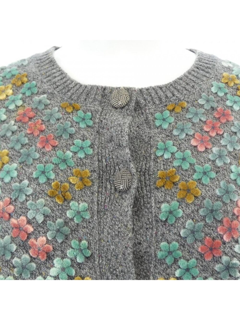 Chanel Cardigan Gray - Picture 5 of 6
